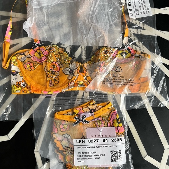 Savage X Fenty Flower Poppy Print Bra & Brazilian Panty Set - Picture 10 of 13